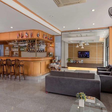 Seven Oaks Inn Praia de Jomtien Exterior foto