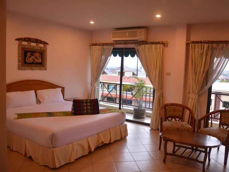 Seven Oaks Inn Praia de Jomtien Exterior foto
