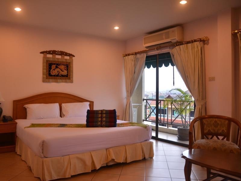 Seven Oaks Inn Praia de Jomtien Exterior foto