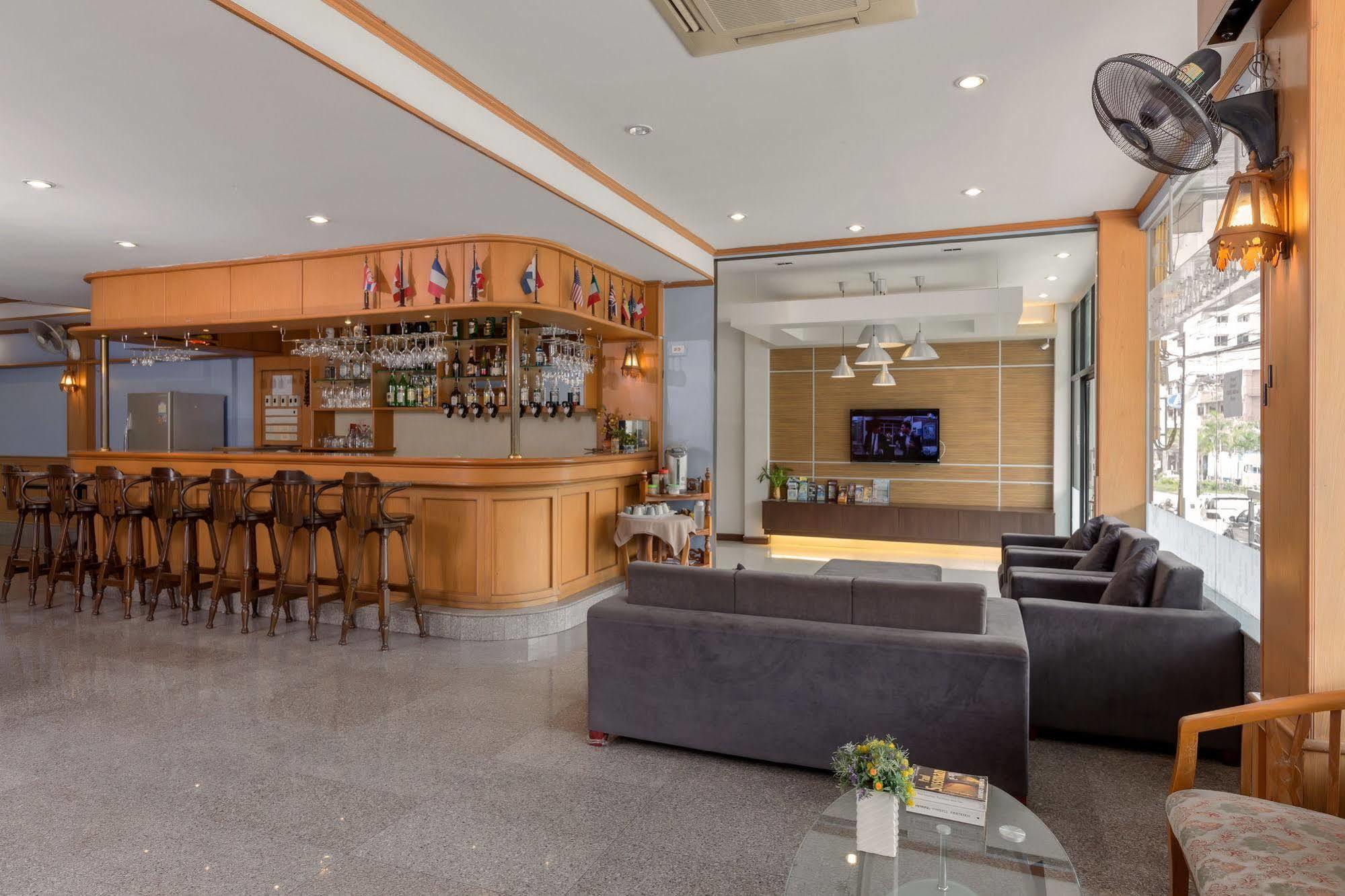 Seven Oaks Inn Praia de Jomtien Exterior foto