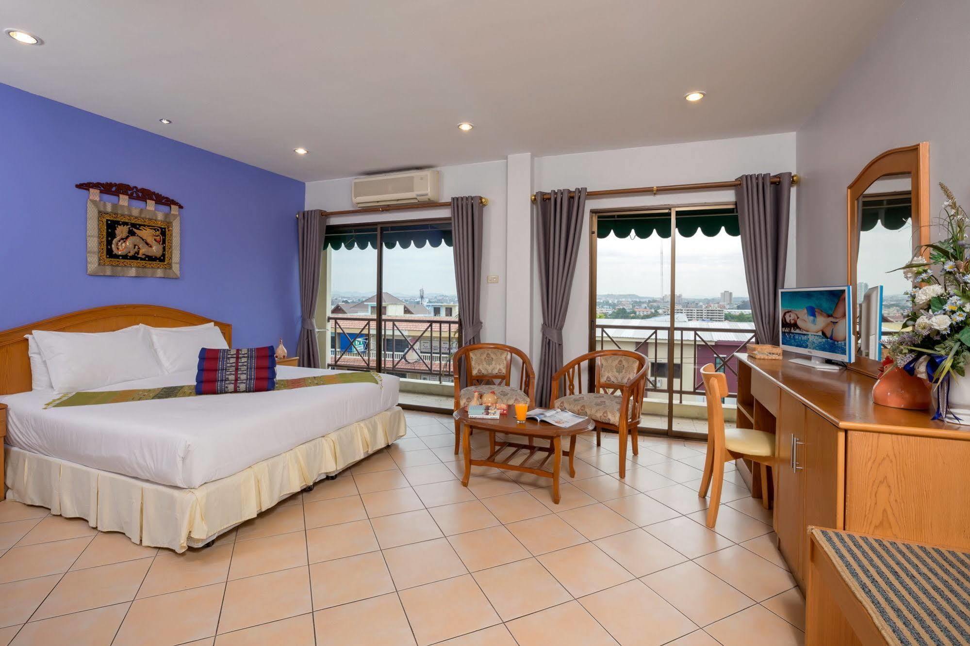 Seven Oaks Inn Praia de Jomtien Exterior foto