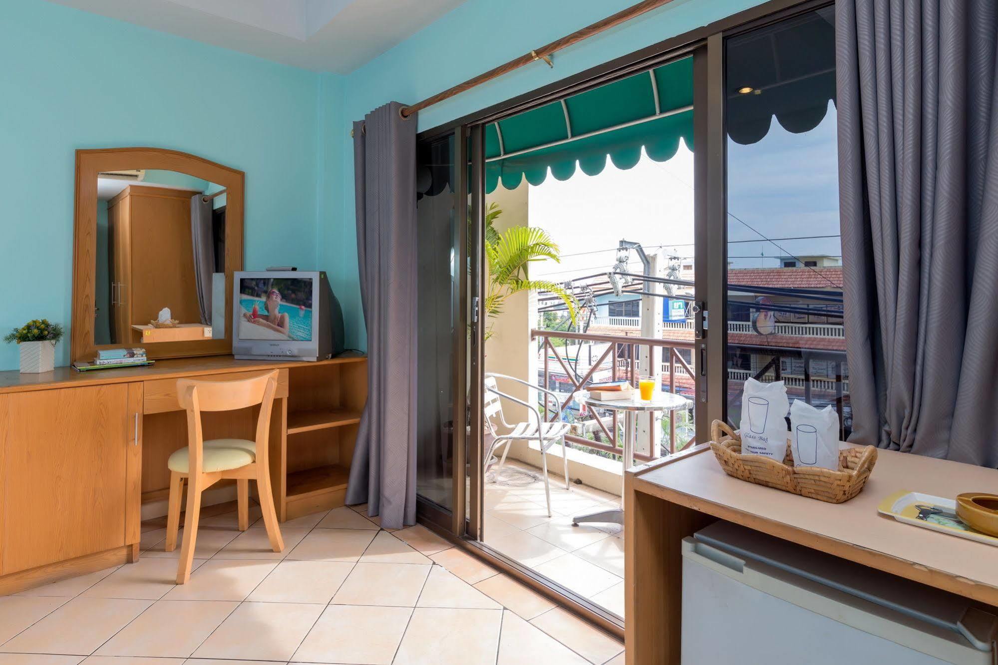 Seven Oaks Inn Praia de Jomtien Exterior foto