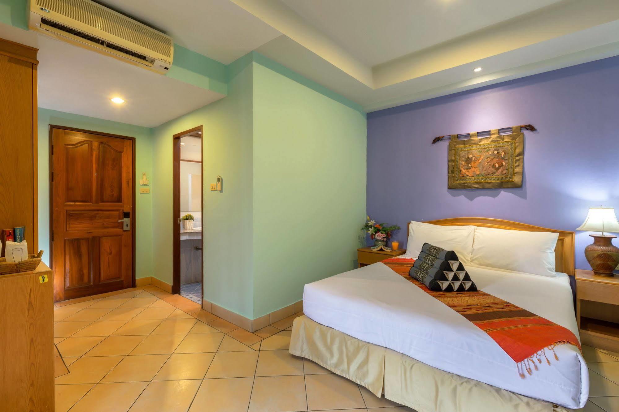 Seven Oaks Inn Praia de Jomtien Exterior foto