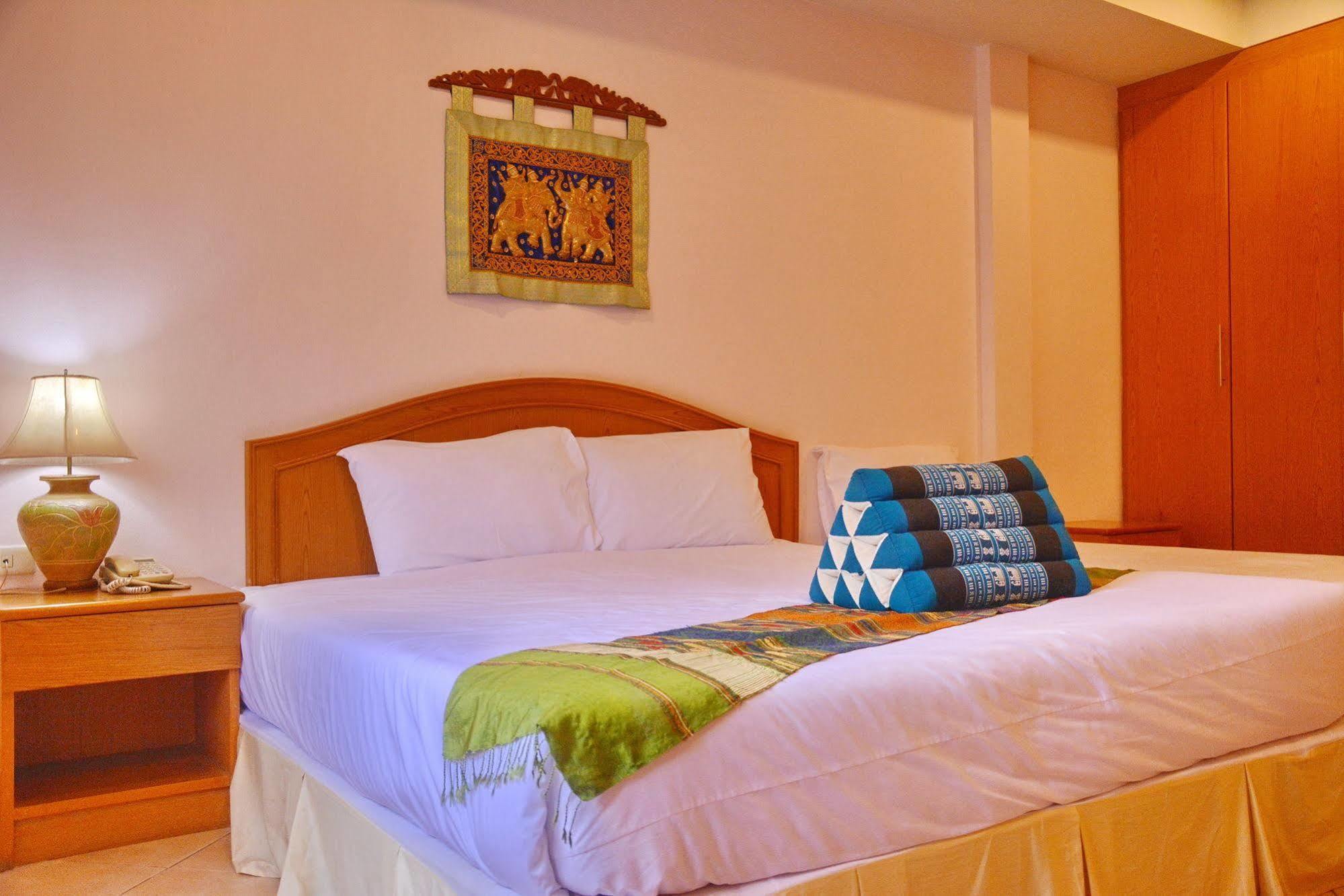 Seven Oaks Inn Praia de Jomtien Exterior foto