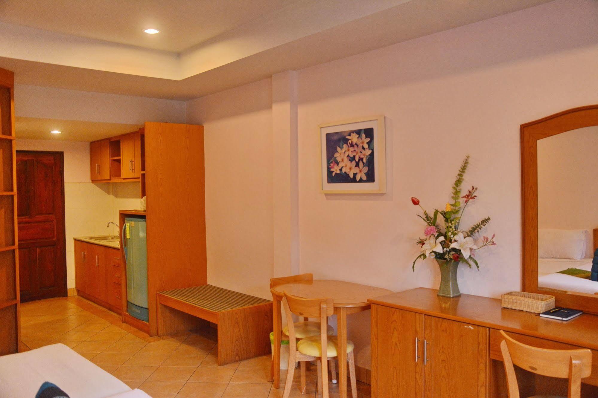 Seven Oaks Inn Praia de Jomtien Exterior foto
