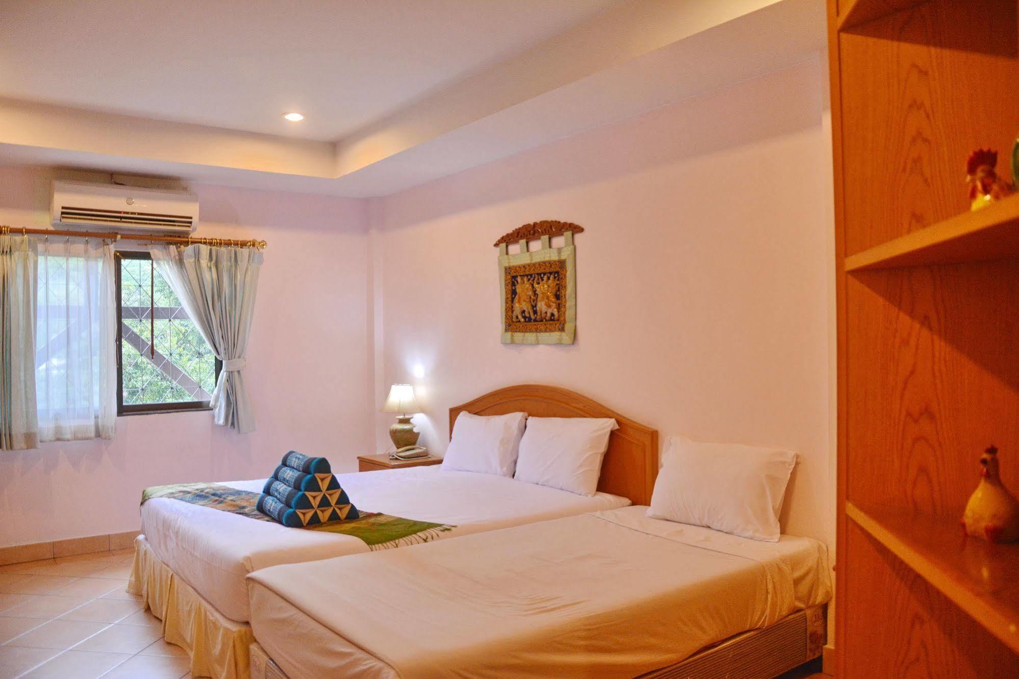 Seven Oaks Inn Praia de Jomtien Exterior foto