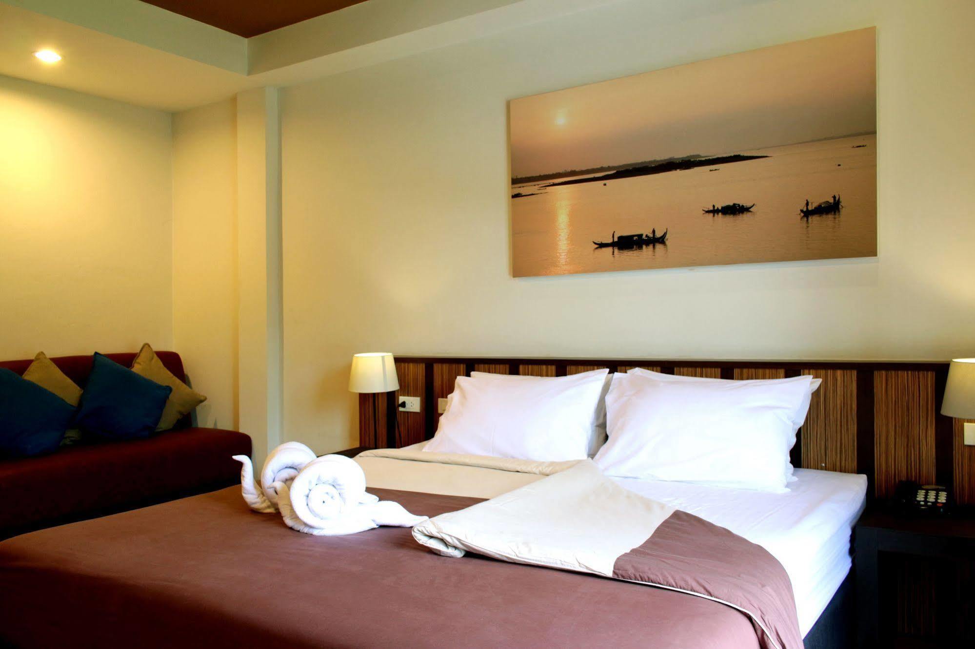 Seven Oaks Inn Praia de Jomtien Exterior foto