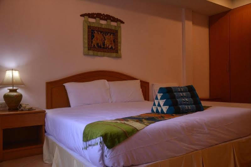 Seven Oaks Inn Praia de Jomtien Exterior foto